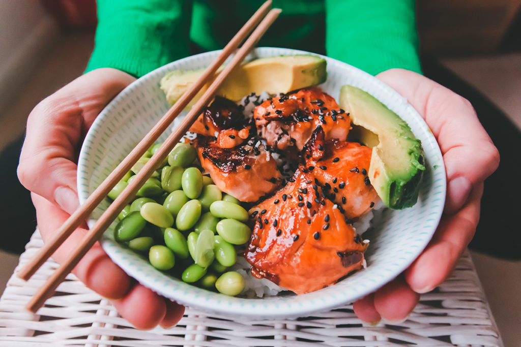 Plate of foods with omega-3 for migraines