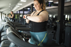 Woman exercising with weight-neutral fitness strategy