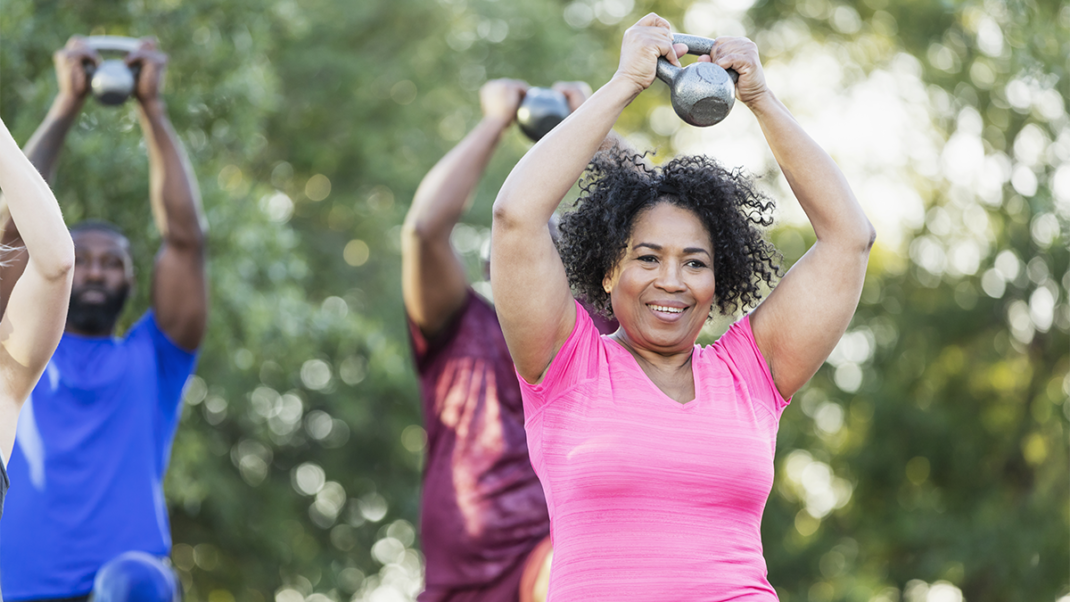 Woman exercising to prevent sarcopenia