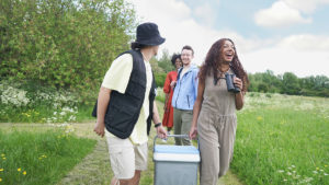 People with high nature relatedness carrying cooler