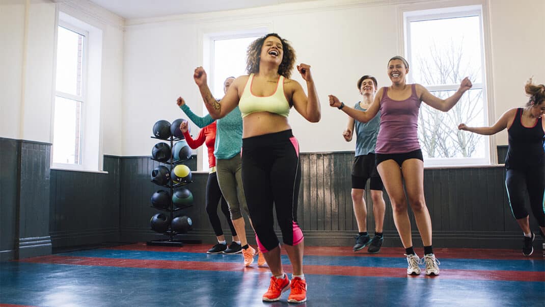 Group of people doing anaerobics and HIIT